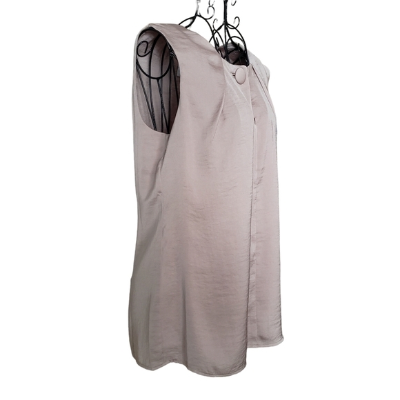CABI #3603 Sleeveless Button Up Blouse in Blush Fawn, Size XS - Picture 3 of 3